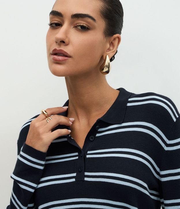 Blusa en Punto con Estampa Rayada y Cuello Polo 3