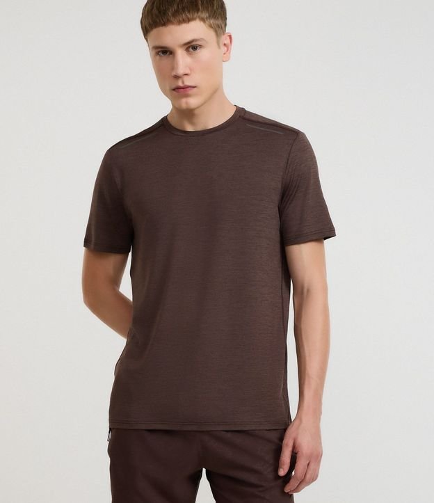 Remera Deportiva con Tecnologia Dry y Detalles Reflectantes