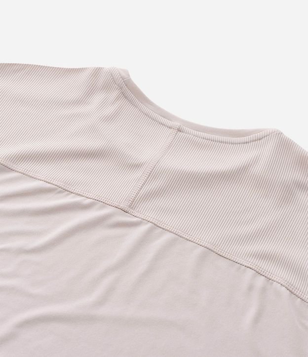 Remera en Tecnologia Dry con Estampado Lettering 1921 y Textura en el Hombro 6