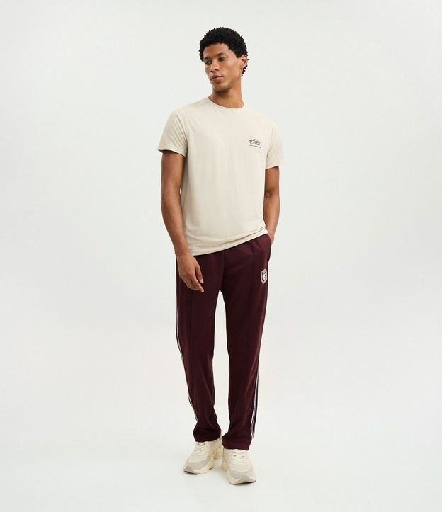 Remera en Tecnologia Dry con Estampado Lettering 1921 y Textura en el Hombro 2