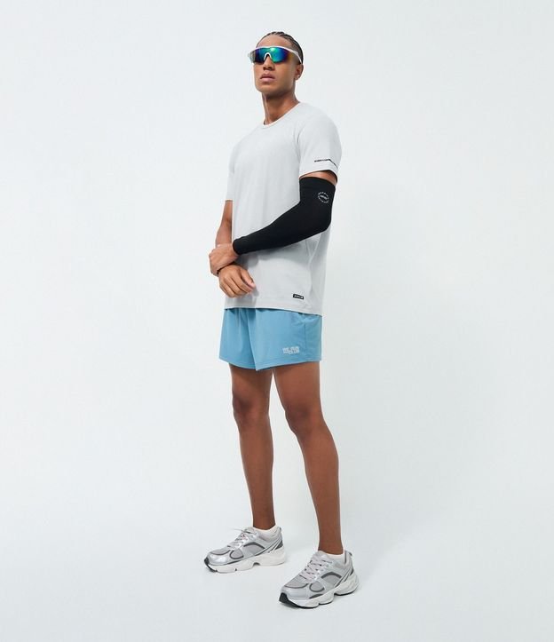 Remera Deportiva con Etiqueta en la Barra y Manga Corta 2