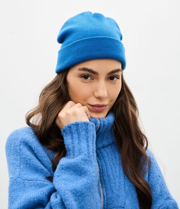 Gorro de Punto con Borde Plegado y Etiqueta Aplicada