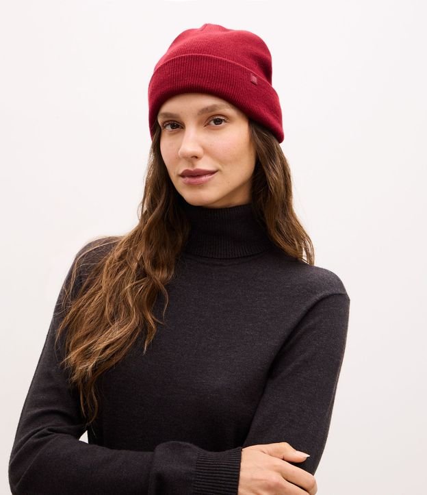 Gorro de Punto con Borde Plegado y Etiqueta Aplicada