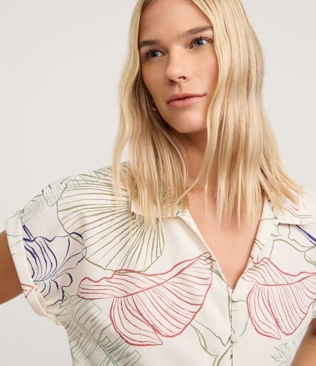 Blusa en Viscosa con Cuello Polo y Estampa Follaje 3