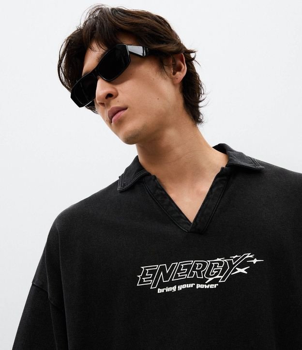 Remera Overboxy en Piquet con Cuello Polo y Lettering Energy