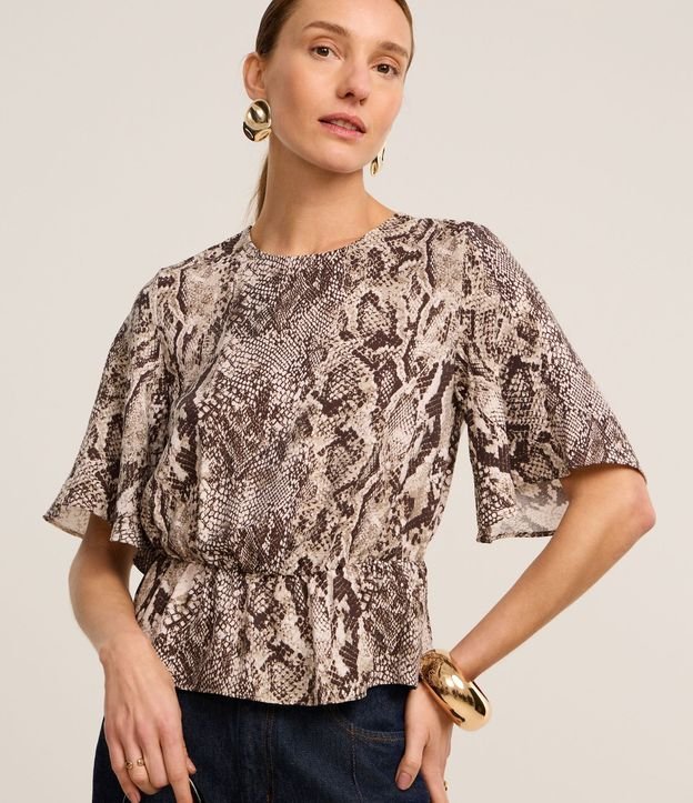 Blusa en Crepé con Cintura Fruncida y Estampa Serpiente