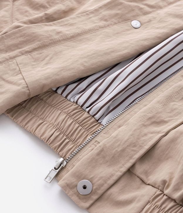 Campera Oversized en Sarga con Cuello en PU Tressê 7