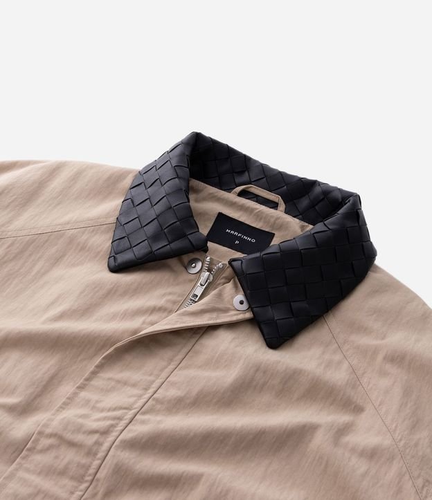 Campera Oversized en Sarga con Cuello en PU Tressê 10