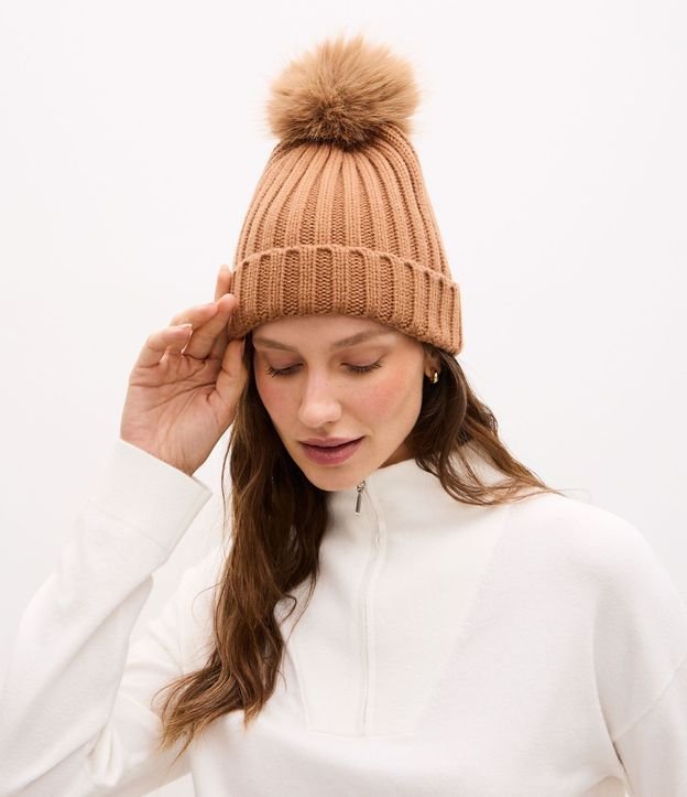 Gorro Básico en Punto con Pompón
