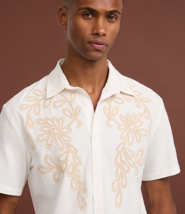 Camisa Comfort en Algodón con Bordado Floral 4