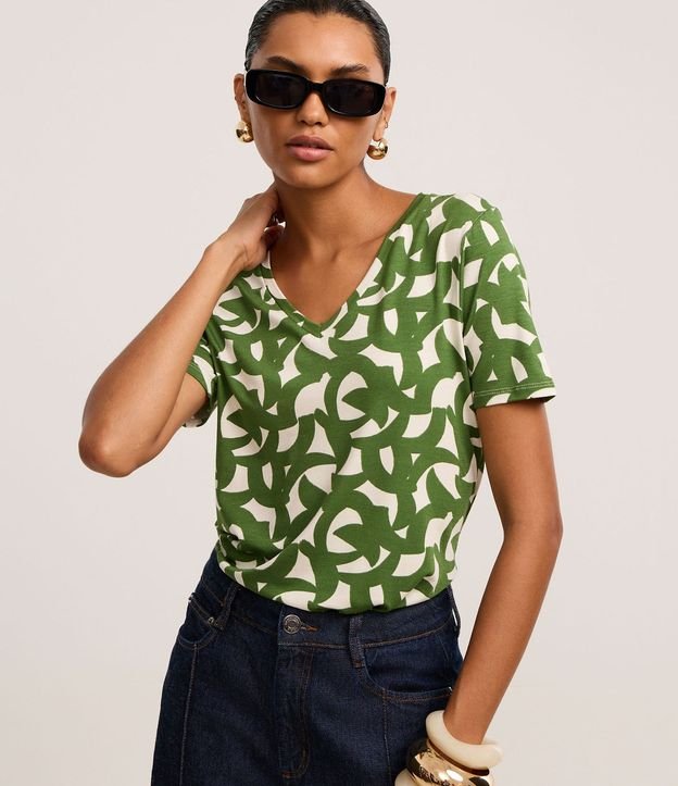 Blusa en Viscolycra con Escote V y Estampa Abstracta
