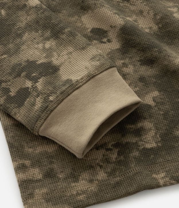 Remera Regular en Waffle Manga Larga Camuflada con Lettering Natural Balance 9