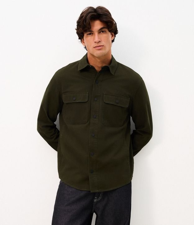 Camisa en Sarga con Botones y Bolsillos