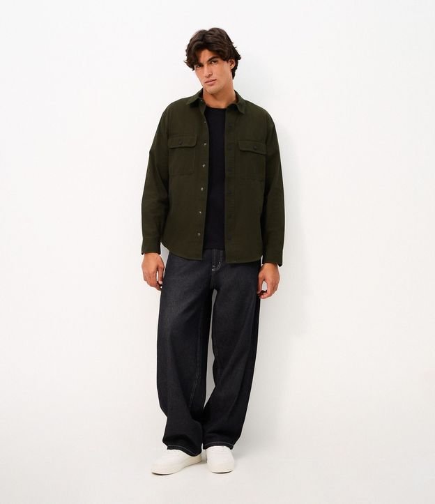 Camisa en Sarga con Botones y Bolsillos 2