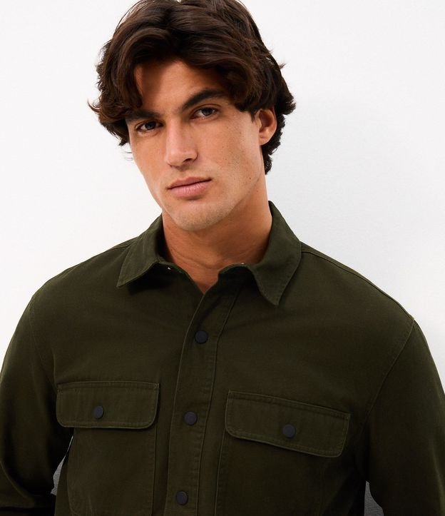 Camisa en Sarga con Botones y Bolsillos 3