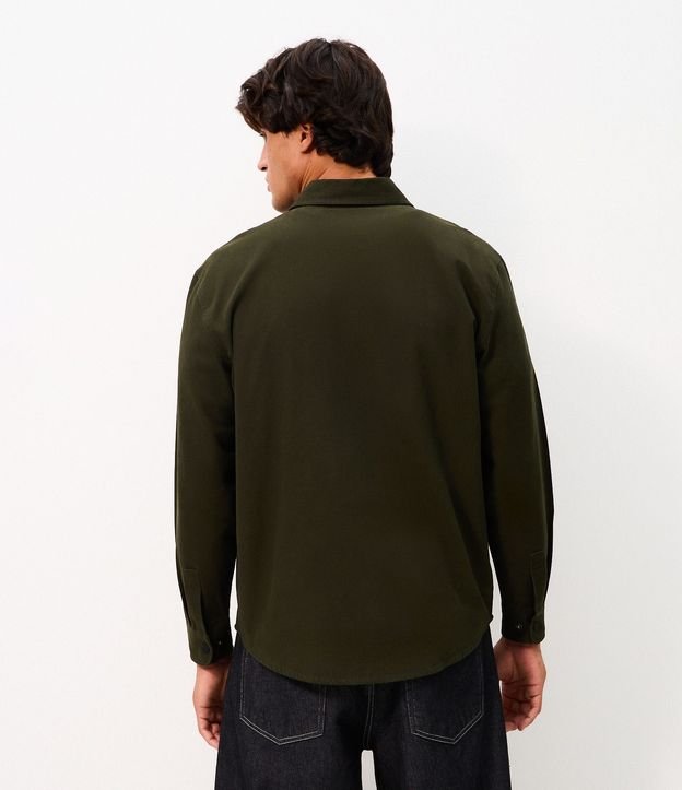 Camisa en Sarga con Botones y Bolsillos 4
