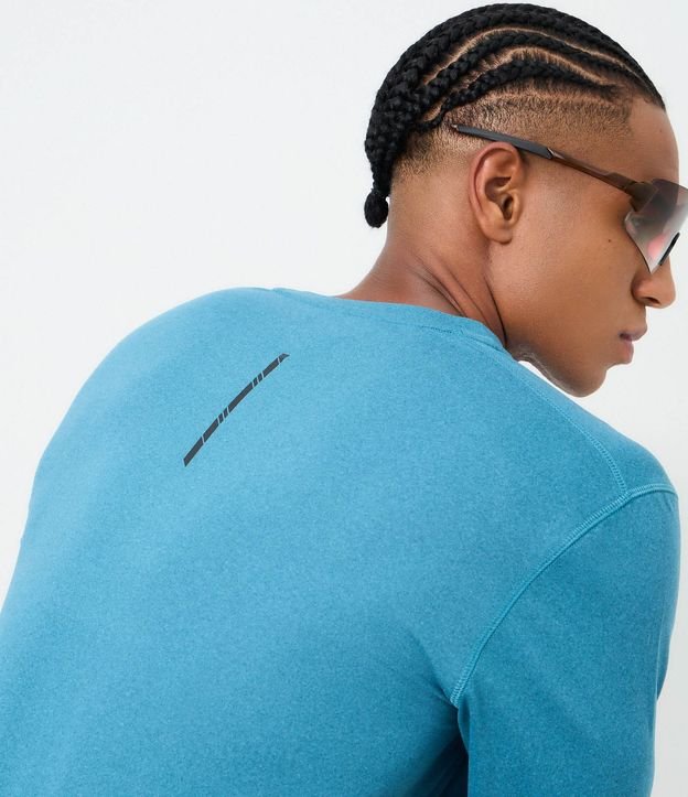 Remera Deportiva con Etiqueta en la Barra y Manga Corta