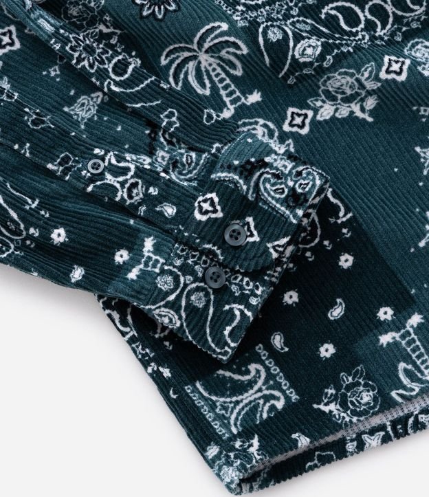 Camisa en Terciopelo con Botones y Estampa Paisley 10