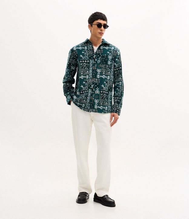 Camisa en Terciopelo con Botones y Estampa Paisley 2
