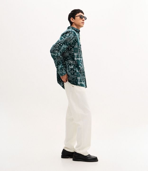 Camisa en Terciopelo con Botones y Estampa Paisley 4