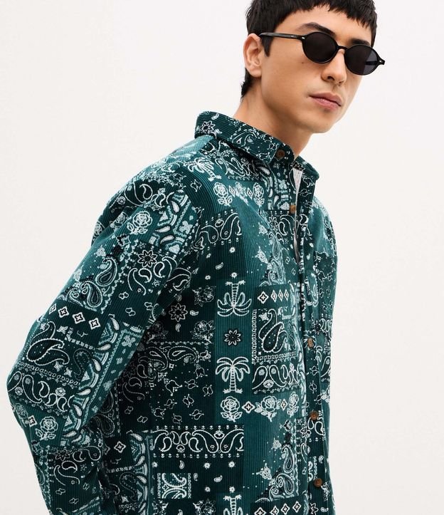 Camisa en Terciopelo con Botones y Estampa Paisley 5