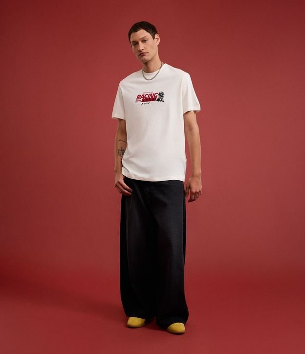 Remera Comfort en Algodón con Estampa Automovilismo y Lettering 3