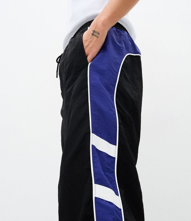 Pantalón Deportiva Microfibra con Paneles Laterales 4