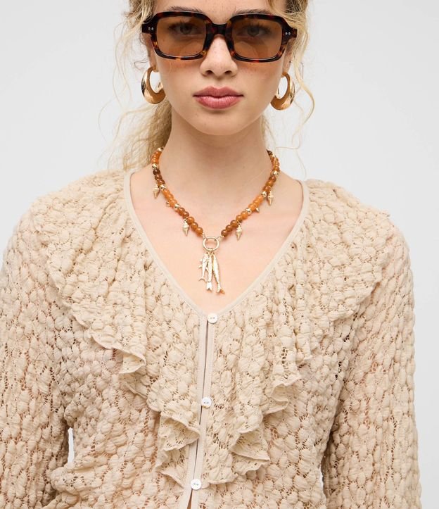 Blusa Bata en Encaje Texturizada con Volados en el Escote 4