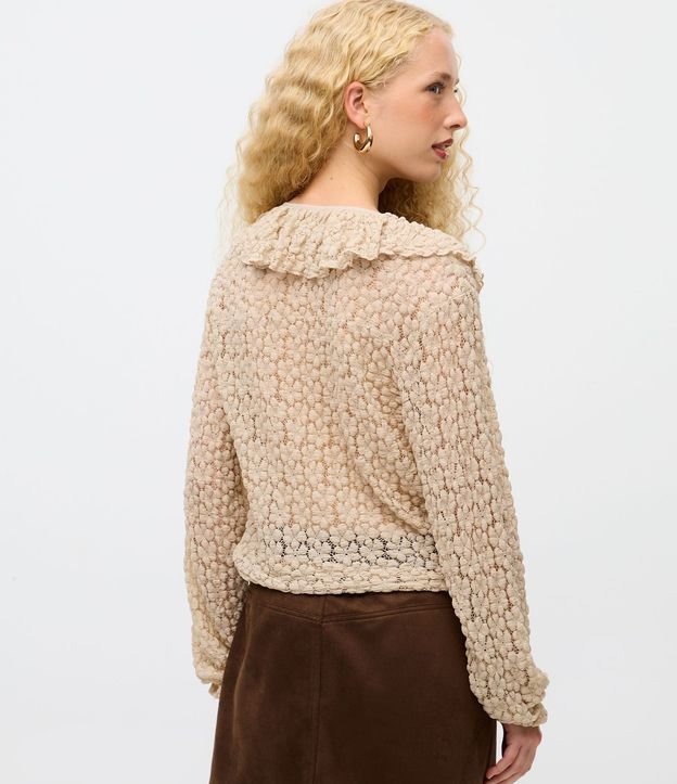 Blusa Bata en Encaje Texturizada con Volados en el Escote 5