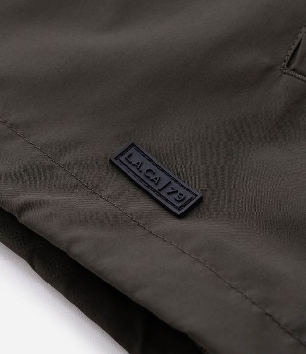 Campera Rompevientos con Capucha y Bolsillo con Cierre 9