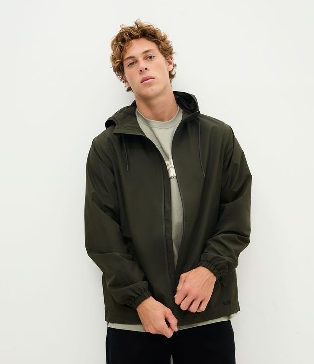 Campera Rompevientos con Capucha y Bolsillo con Cierre