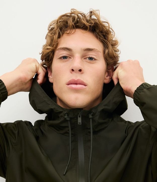 Campera Rompevientos con Capucha y Bolsillo con Cierre 3