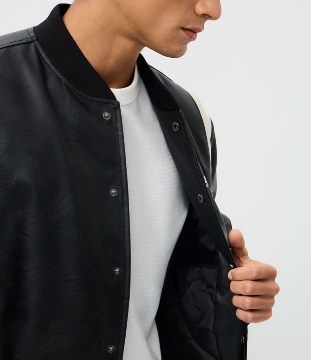 Campera Bomber en PU con Recortes y Bordado al Frente y en la Espalda 4