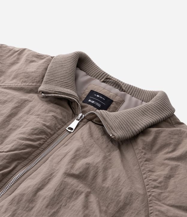 Campera Bomber en Poliamida con Bolsillos 11