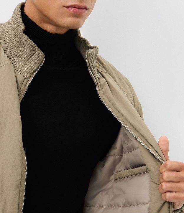 Campera Bomber en Poliamida con Bolsillos 3