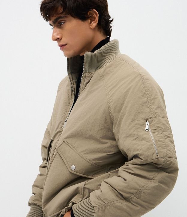 Campera Bomber en Poliamida con Bolsillos 4
