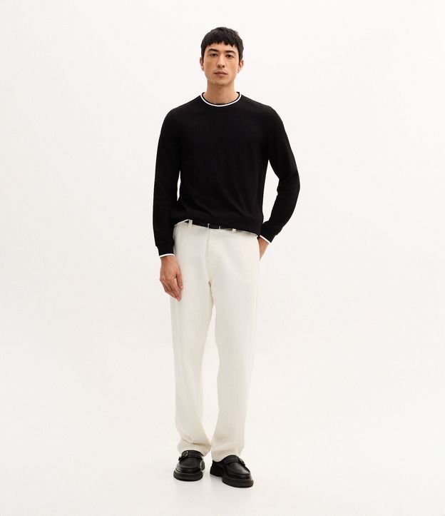 Remera Regular con Textura Vertical y Cuello Contrastante 2