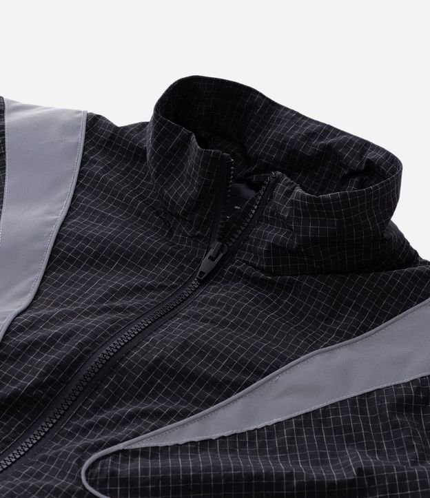Campera Masculina Liviana en Tejido Tecnológico con Paneles Reflectivos 9