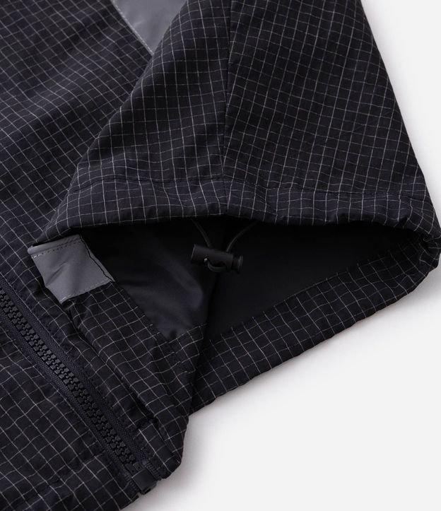 Campera Masculina Liviana en Tejido Tecnológico con Paneles Reflectivos 10