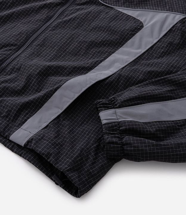 Campera Masculina Liviana en Tejido Tecnológico con Paneles Reflectivos 11
