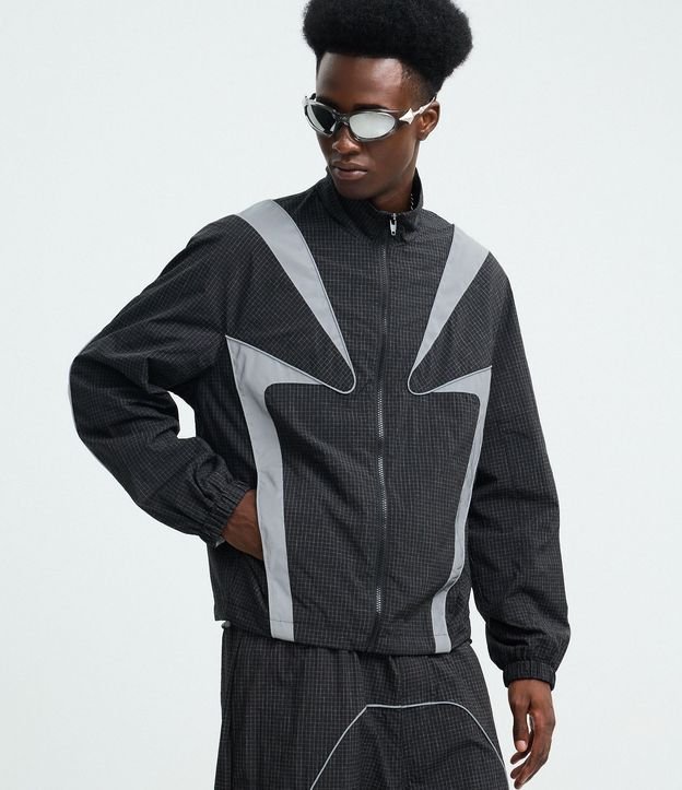 Campera Masculina Liviana en Tejido Tecnológico con Paneles Reflectivos 1