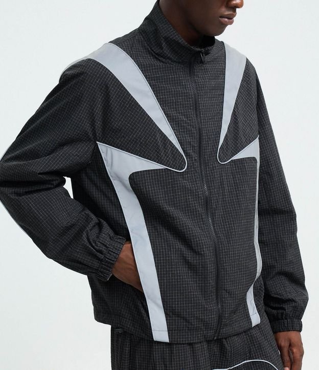 Campera Masculina Liviana en Tejido Tecnológico con Paneles Reflectivos 3