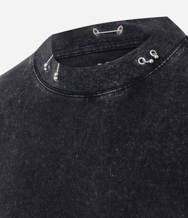 Remera en Algodón con Estampado Lettering Piercing y Cuello alto 2