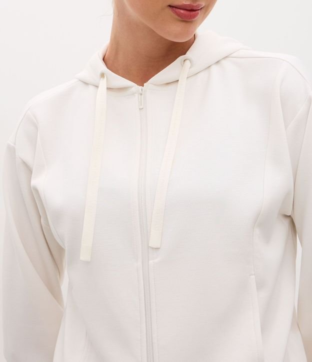 Campera Deportiva Regular en Modal con Capucha