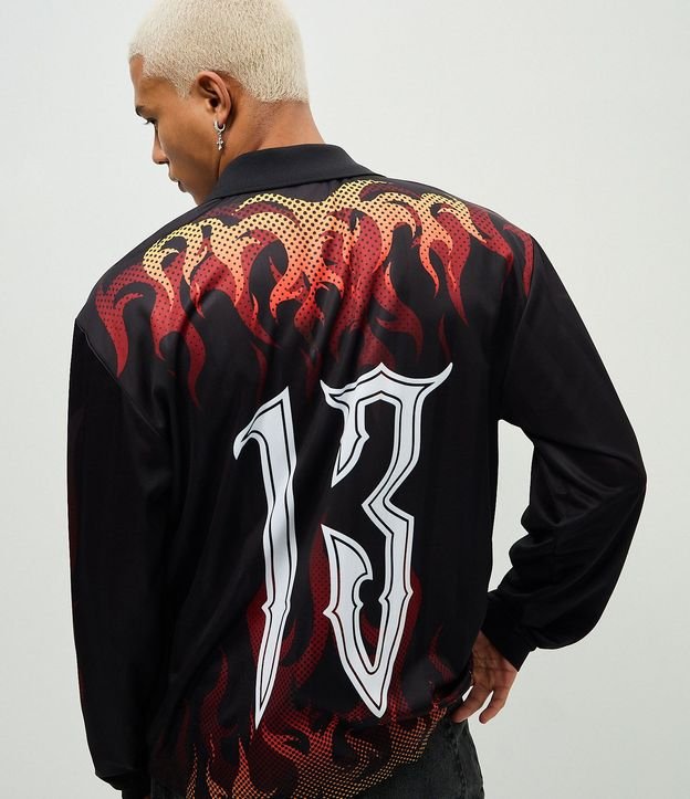 Remera Boxy Manga Larga Estampado Chamas y Lettering Sinner
