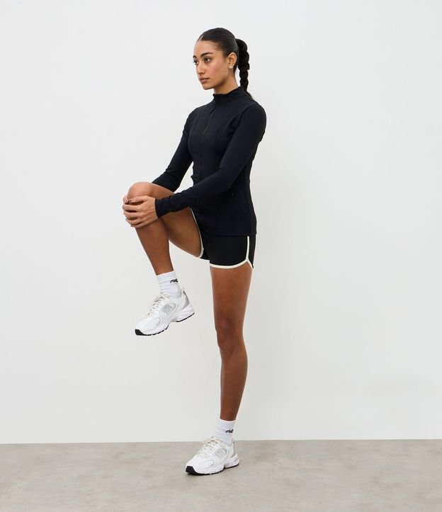 Campera Deportiva en Microfibra con Cremallera y Bolsillos 2