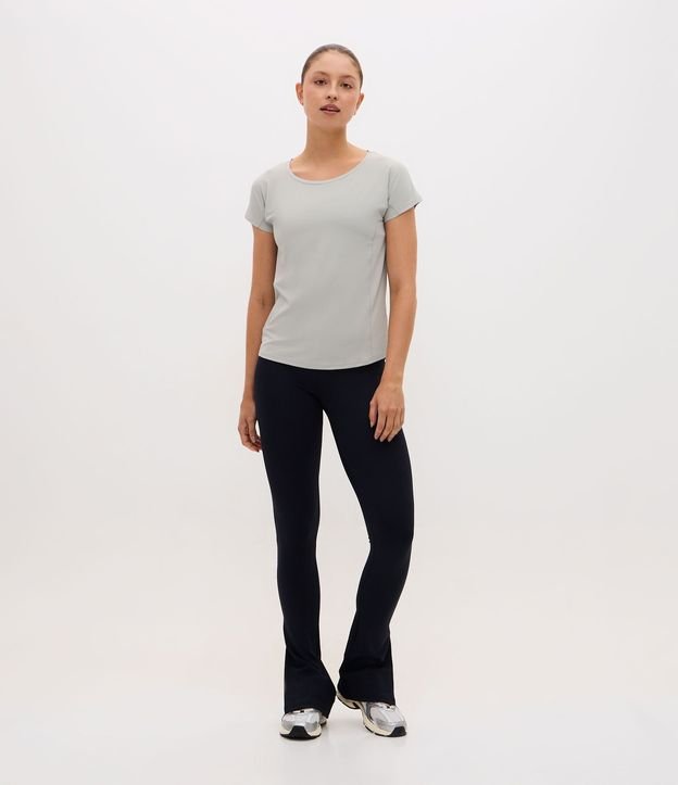 Remera Deportiva en Microfibra Texturizada 2