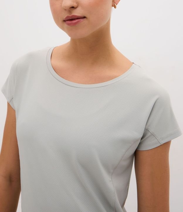 Remera Deportiva en Microfibra Texturizada 4