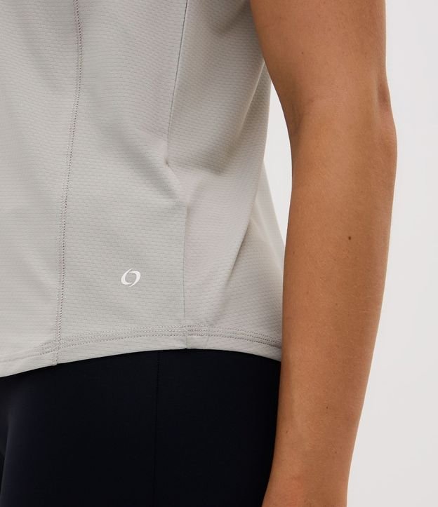 Remera Deportiva en Microfibra Texturizada 5