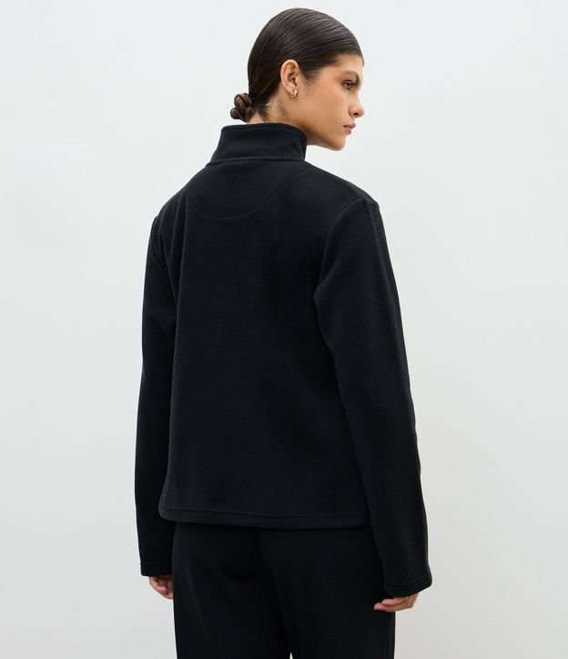 Campera Pesada Deportiva en Fleece con Cuello Alto 4